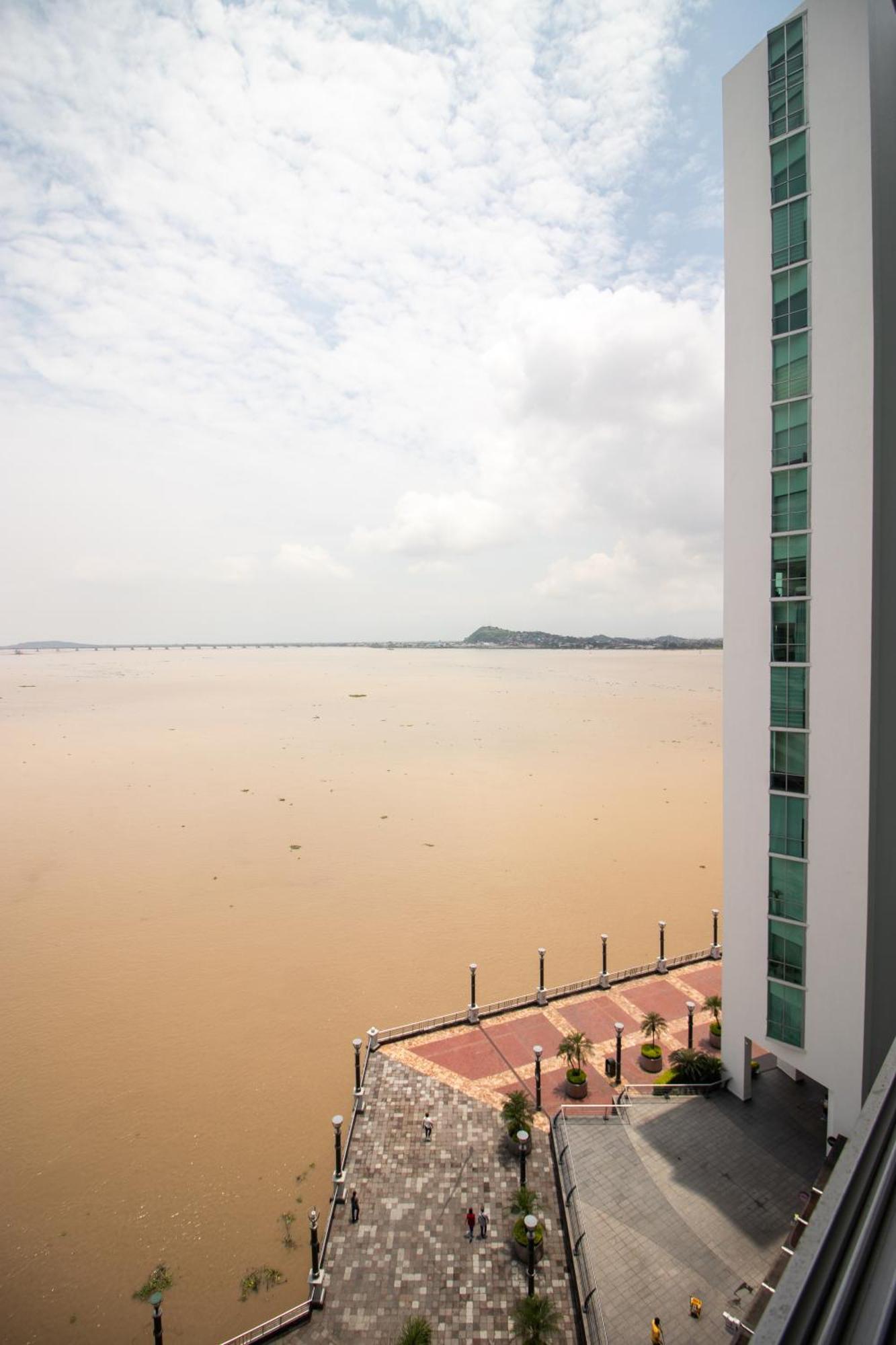Depa De Lujo Con Piscina Y Jacuzzi Guayaquil